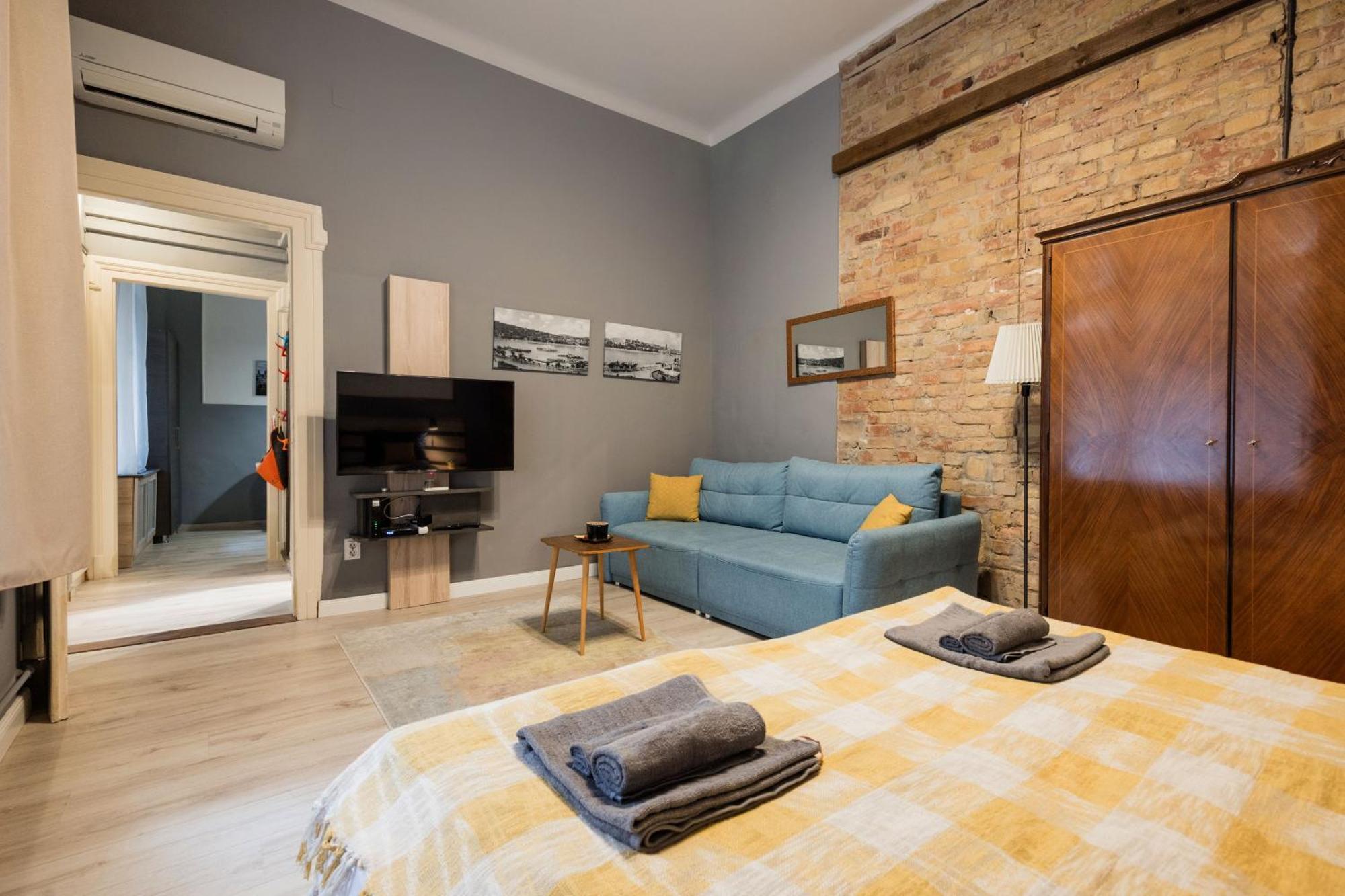 Urban Tranquillity By The Main Shopping Street Apartment Budapest Exterior photo